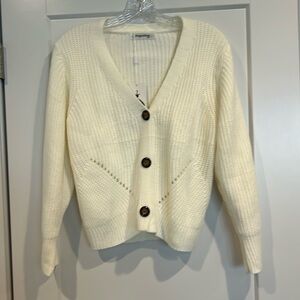 NWT!! Angashion cream sweater size medium.